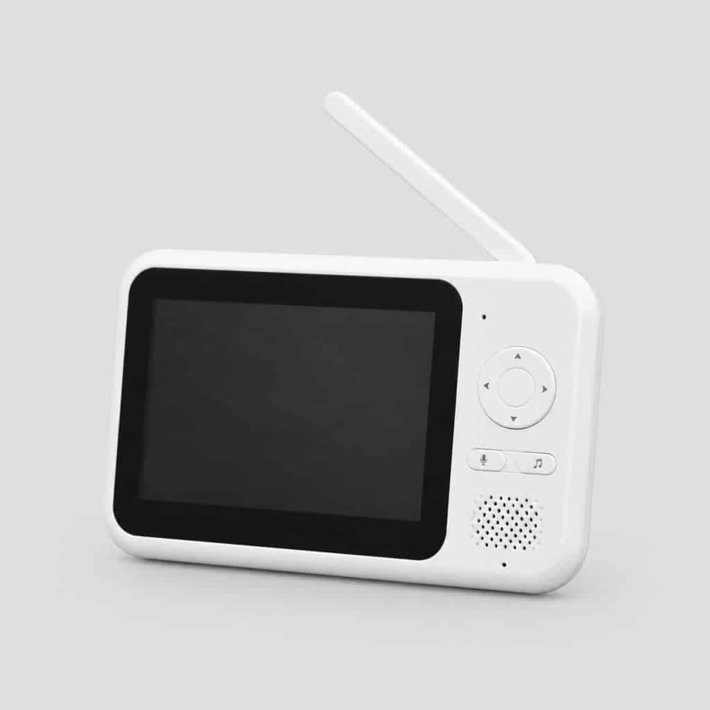 Babyphone blanc avec écran posé sur fond neutre